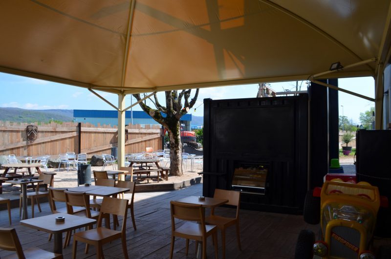 Abri pour terrasse Terxabri, les Triplettes Social Club, Ambérieu en Bugey Abri pour terrasse Terxabri, les Triplettes Social Club, Ambérieu en Bugey