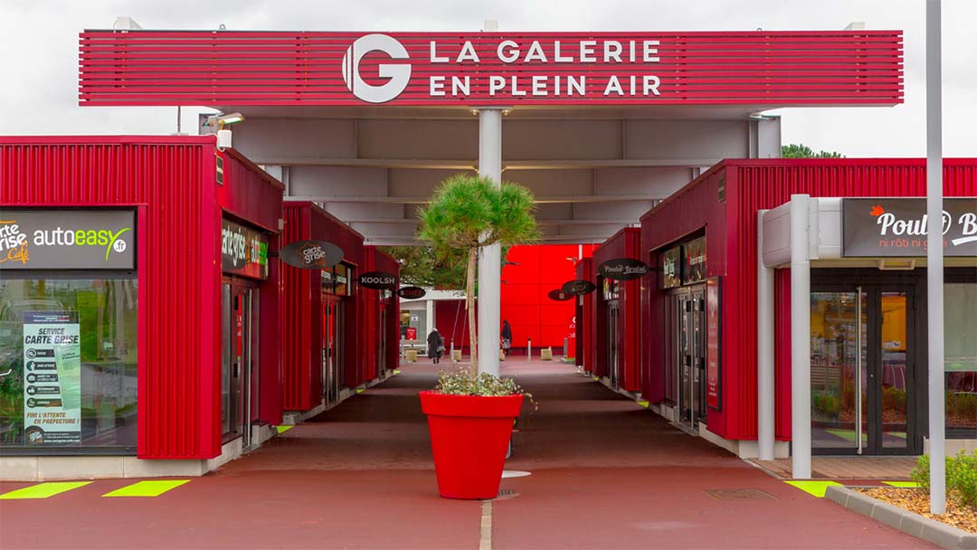 Abri de passage : galerie marchande du Géant Casino de Brest.
