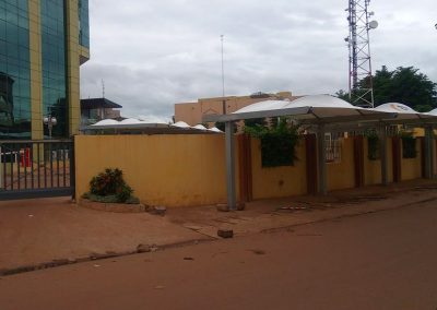 Texabri a conçu et fabriqué l'abri de parking de la Banque de Solidarité du Mali à Bamako