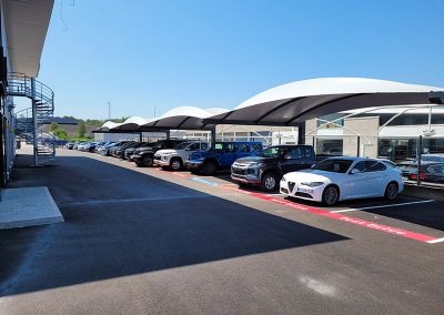 Texabri a conçu et fabriqué l'abri de parking dela concession Prestige Auto à Chavelot