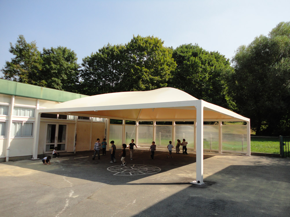 Texabri construit un préau pour l'école Henri Dunant