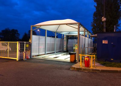 Texabri a construit l'abri pour portique de lavage du la concession Renault de Villiers St Frédéric