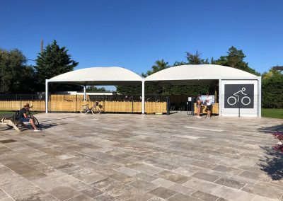 Texabri a conçu et fabriqué l'abri vélos du camping Océan Eden Village de l'Ile de Ré