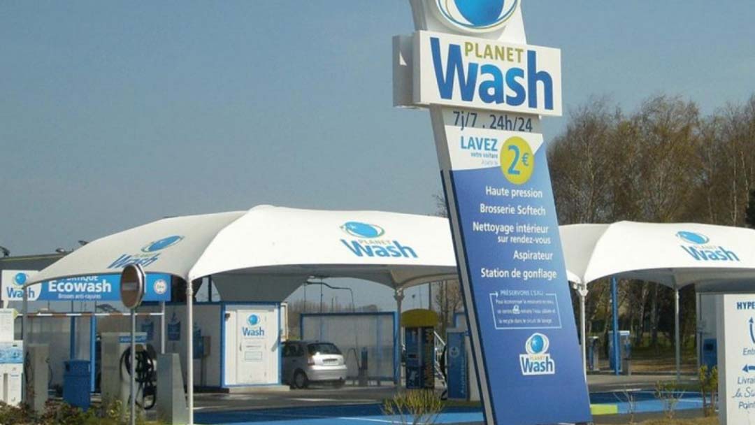 Abri pour centre de lavage : Planet Wash