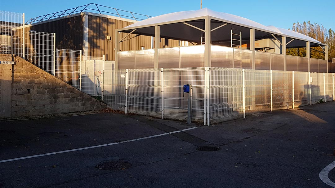 Abri pour portique de lavage : Usine Renault, Villiers-Saint-Frédéric