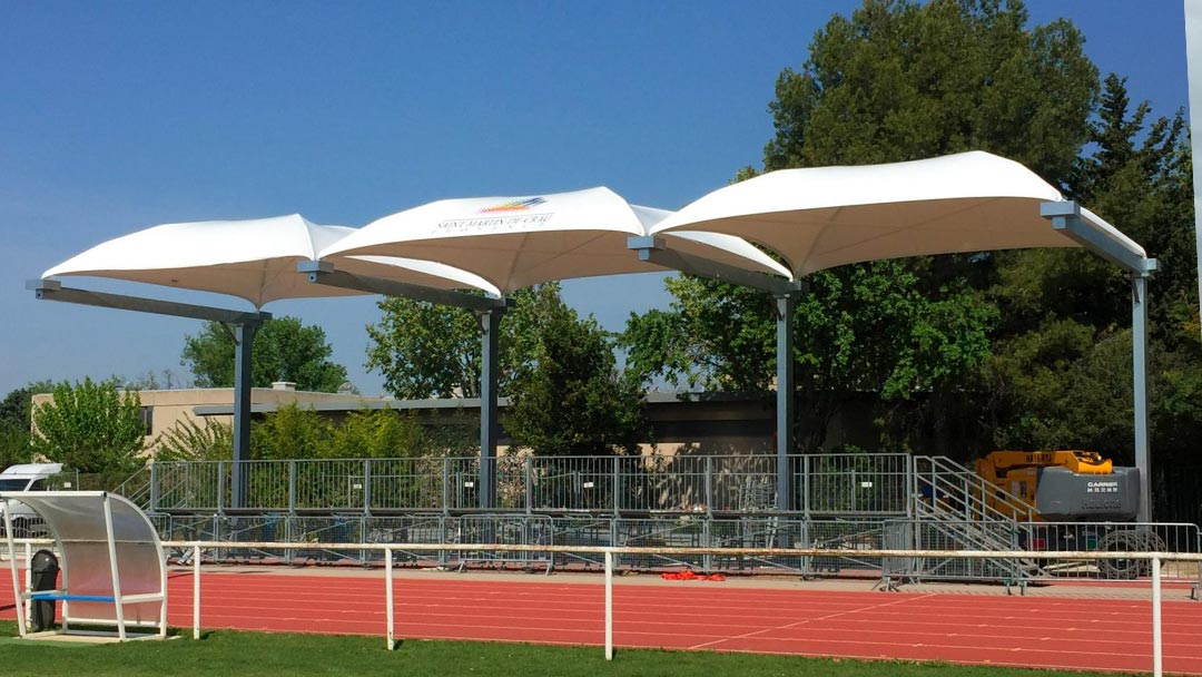 Abri sur mesure : Le stade municipal des Alpilles