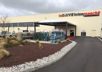 Texabri a conçu et fabriqué l'abri du Drive Intermarché de Bourg-Achard