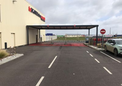 Texabri a conçu et fabriqué l'abri du Drive Intermarché de Bourg-Achard