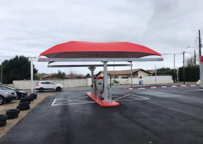 Texabri a conçu et fabriqué l'abri pour zone d'aspiration du garage Laville à Gujan-Mestras