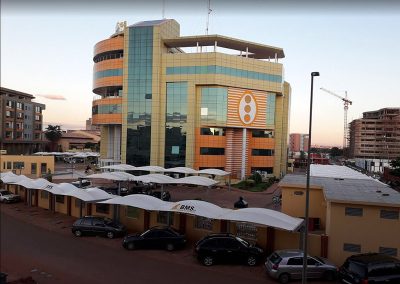 Texabri a conçu et fabriqué l'abri de parking de la Banque de Solidarité du Mali à Bamako