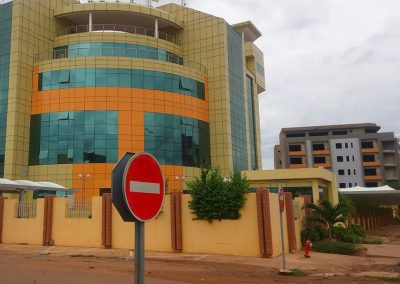 Texabri a conçu et fabriqué l'abri de parking de la Banque de Solidarité du Mali à Bamako