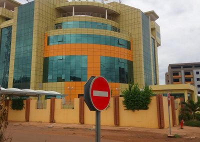 Texabri a conçu et fabriqué l'abri de parking de la Banque de Solidarité du Mali à Bamako