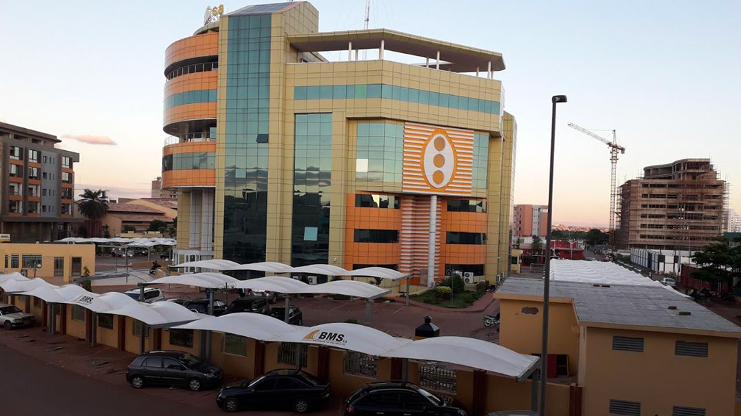 Abri de parking : la Banque Malienne de Solidarité