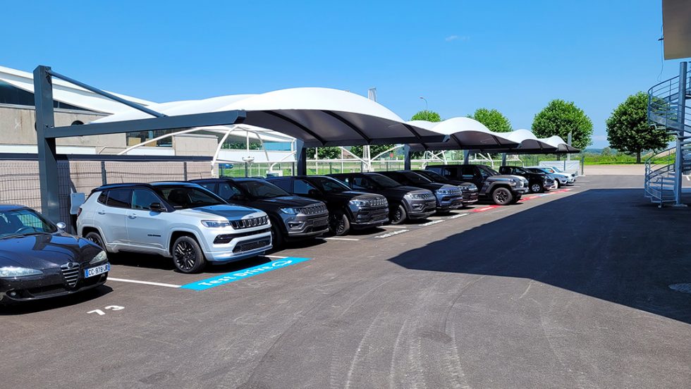 Abri de parking de la concession Prestige Automobiles à Chavelot Texabri
