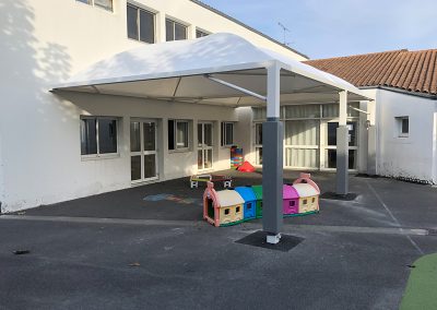 Texabri a conçu et fabriqué le préau de l'école maternelle de Breuillet