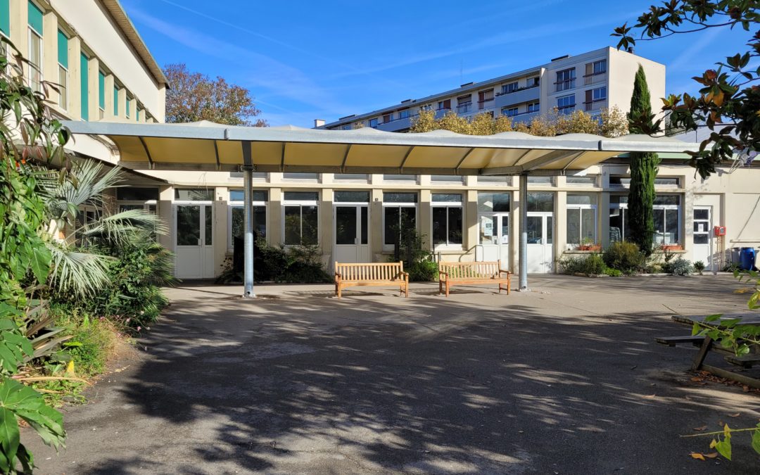 Aménagement du préau du lycée horticole Jeanne Baret