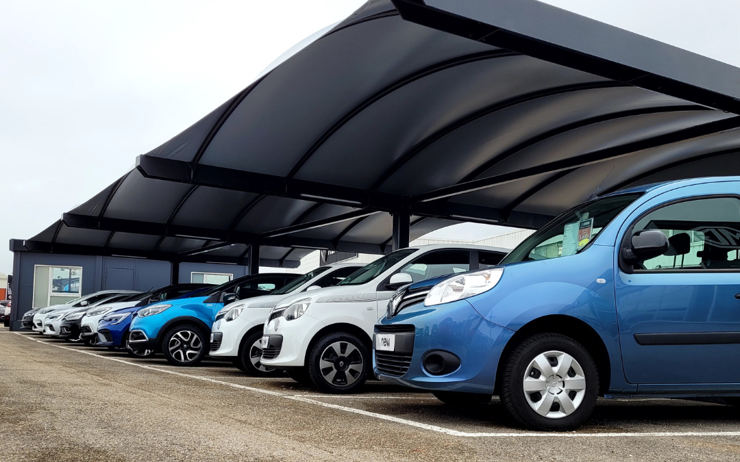 Abri pour parc automobile : concession Renault, Pontarlier