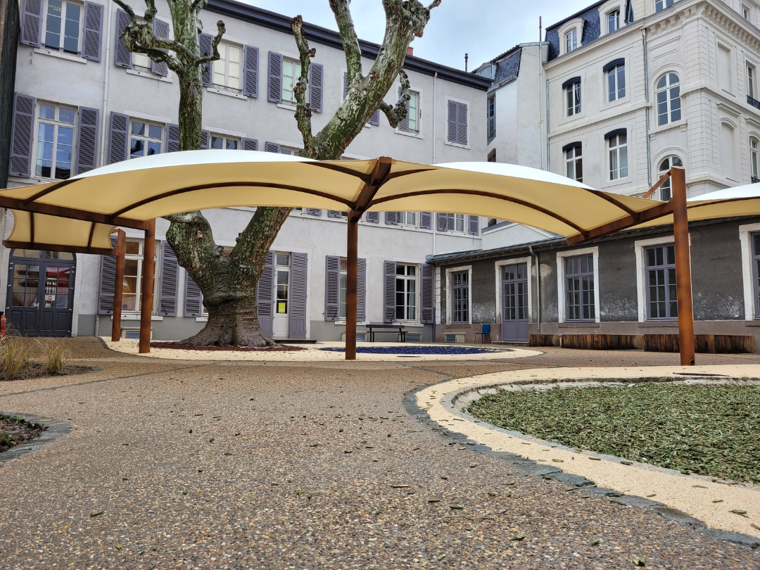 Texabri a conçu et fabriqué le préau du lycée Saint-Michel à Reims