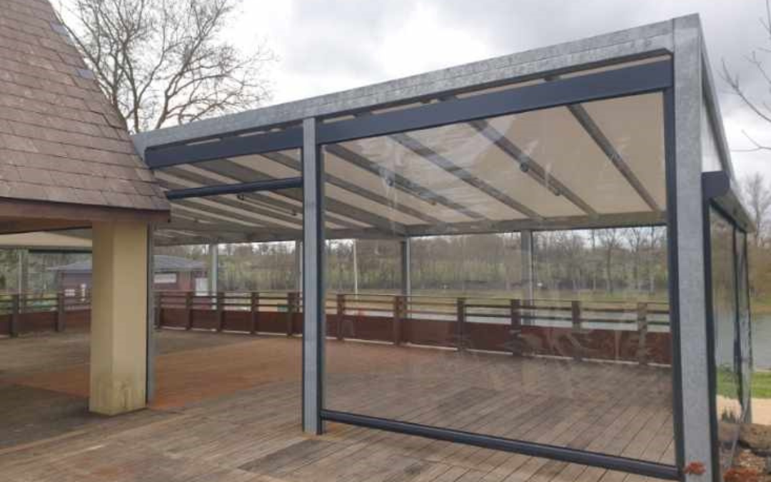 Aménagement d’un abri pour terrasse : Village Loisirs de Goule