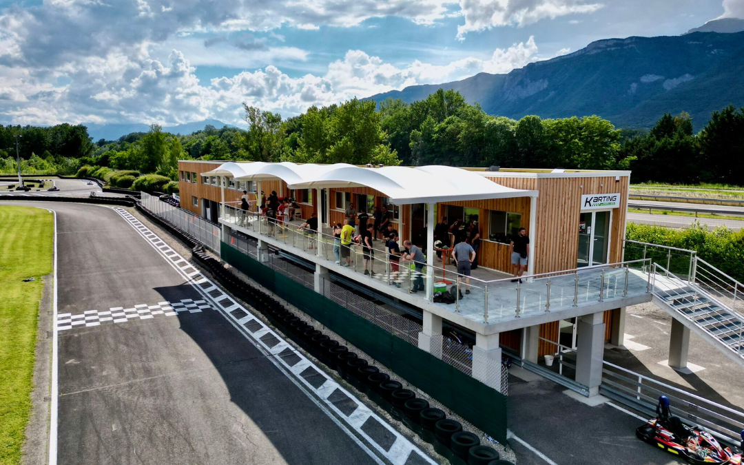 Aménagement d’un abri de terrasse : karting de Crolles